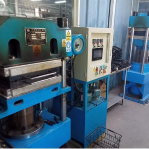 Depolanmış kauçuk malzemeleri ve hammaddeler deposu